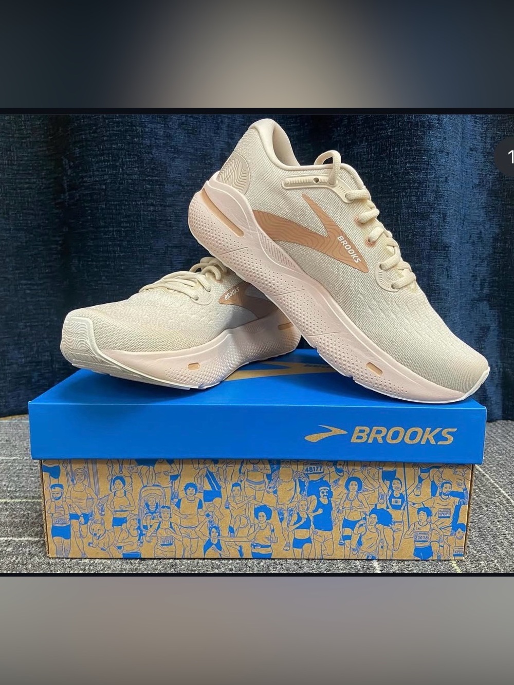NEVER WORN ! Brooks Women's “Papaya” Running Shoes with Pink and Tan Accents - Picture 4 of 4